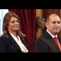 Часове след оставката: Румен Радев заведе Деси на бар, тя отпразнува свободата в прозрачен тоалет!