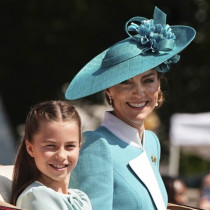 Желанието на всяко малко момиченце: Ето кога принцеса Шарлот ще започне да носи тиара-Няма да чака толкова дълго, колкото майка си