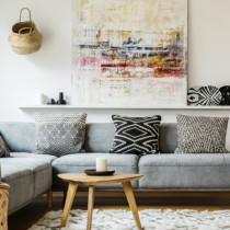 Този цвят в къщата привлича лош късмет: Изглежда луксозен, но носи негативна енергия