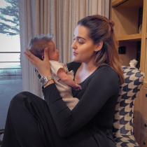 Не е истина как дъщерята на Гала калява детето си-Снимка