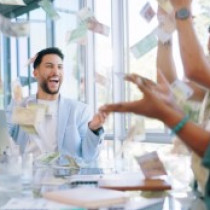 Тези 3 зодии печелят сериозни пари през 2026 г., те са късметлиите