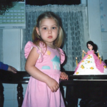 Тя излезе да си купи сладолед и никога не се върна: Момичето изчезна за 5 минути, истината за похитителя е смразяваща кръвта