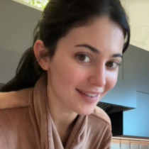 Кайли Дженър отново предизвика хаос: Тя показа какво прави с лицето си за красота, хората масово ѝ се подиграват!