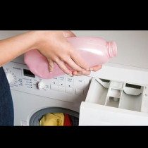 Преди купувах скъпи капсули, но пералнята започна да мирише: Опитах рецептата на Янка и не мога да я нахваля! Евтина и пере идеално: