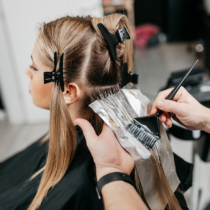 Колко често боядисвате косата си? Учените предупреждават за сериозни рискове