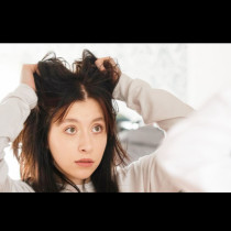 Как да „тренирате“ косата си, за да я направите по-малко мазна? Представяме ви 7 прости, но ефективни фризьорски съвета