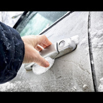 Вратата на колата пак е замръзнала? Ето как да я отворите бързо и лесно: