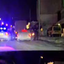 Полицаи извлякоха шофьор от колата му и го простряха на улицата-Видео