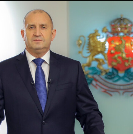 Президентът Румен Радев подаде оставка