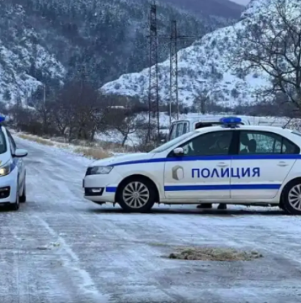 Първи снимки от мястото с три мистериозни трупа на млади мъже на Петрохан