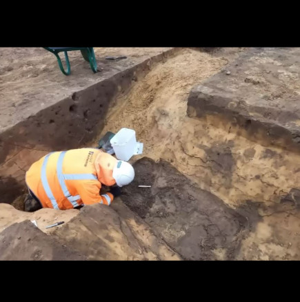 Работници разкопаваха земята под атомна електроцентрала, когато направо замръзнаха от гледката! Видяното озадачи даже експерти: