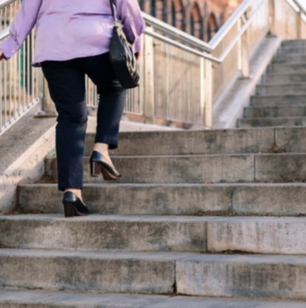 Качването по стълбите разкрива скрит проблем: Ако усетите това, незабавно посетете лекар