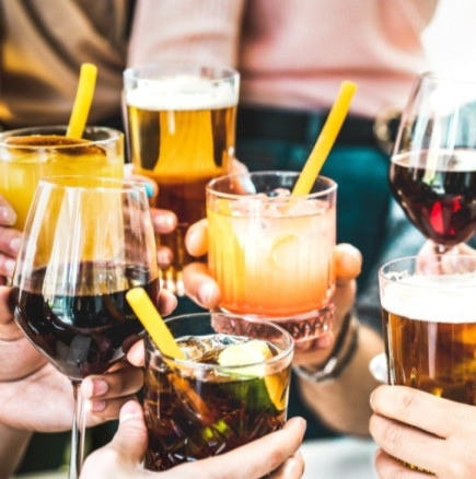Ето с колко алкохолът увеличава риска от рак на червата: Толкова много напитки седмично може да ви струват скъпо