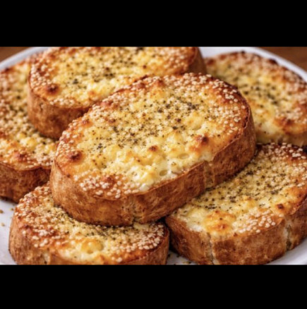 Когато времето ми е кът, а гладът - голям, тази рецепта винаги ме спасява! Хрупкави сусамени филийки с кисело мляко за 15 минути