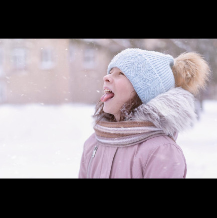 Не ловете снежинките с уста! Ето какви болести можете да хванете от снега: