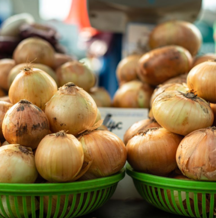 Лукът не обича хладилника: Ето къде бабите са го съхранявали, за да издържи два пъти по-дълго