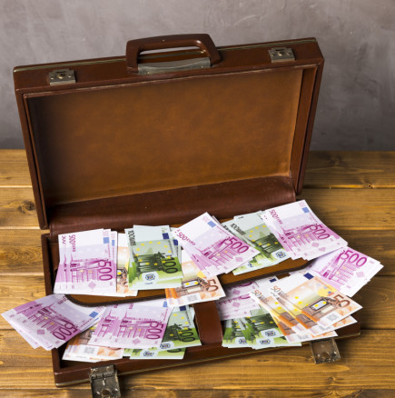 Тези пет знака ще ПЛУВАТ В ПАРИ до края на годината: Кармичните дългове се завръщат В ПАРИ! Край на трохите, време е за ИЗОБИЛИЕ!