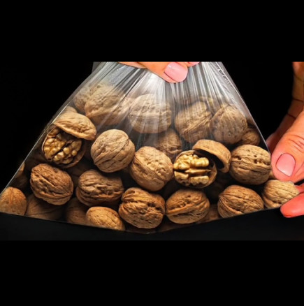 Знаете ли какво може да направи само ЕДНА шепа орехи дневно за вашето тяло? Малък навик с ГОЛЯМ резултат: