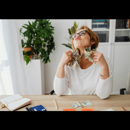 Парите ще продължат да прииждат, а кариерата им ще процъфтява: 6 знака, които ще бъдат най-щастливи през 2026 г.