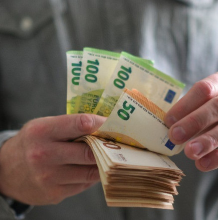 Парите валят като луди, кешът е навсякъде през следващия месец: До 18 февруари 4 зодии ще се опаричат