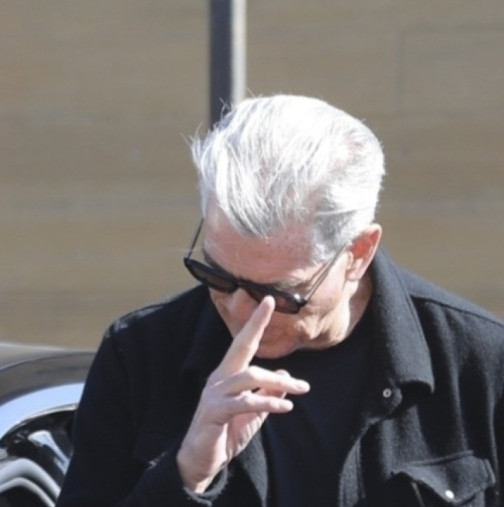 Потребител обиди съпругата на Пиърс Броснан заради външния ѝ вид, а след това беше брутално "прегазен" от 5000 души