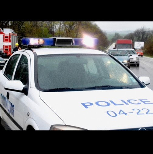 Черен ден: 3 автомобила се врязаха един в друг след смъртоносен дрифт край Велико Търново - един загина, 4-ма са ранени