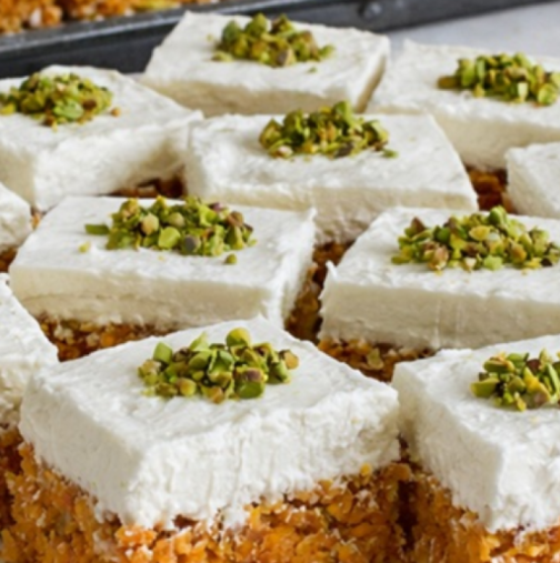 Морковена торта с нежна и елегантна визия и вкус-