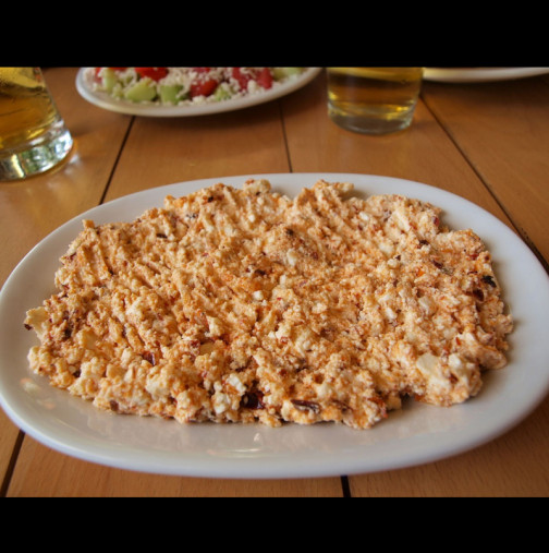 Най-вкусната зимна разядка: В чужбина я поръчвате за луди пари, а може лесно да си я приготвие сами! И в чинийка, и на филийка: