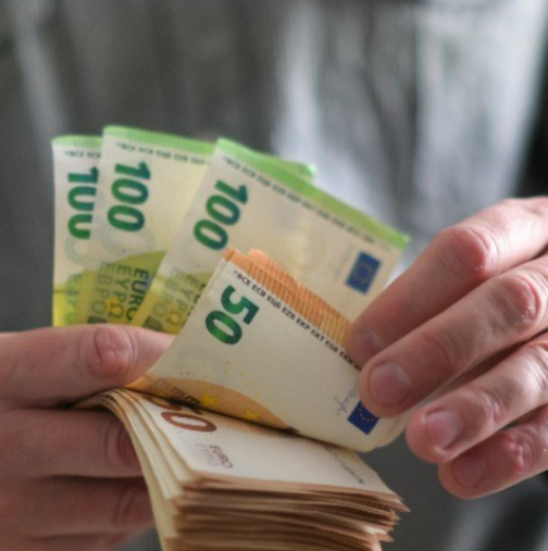 До юни, крах, безпаричие, мизерия, а от юни... 3 зодии ще преживеят голям смут, парите ще им се лепят, втората половина на 2026 г. е ключова