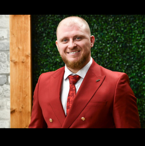 Бачорски превърна механата си в зимна приказка за първата годинка на сина си - вижте ВИП-украсата и невероятната торта: