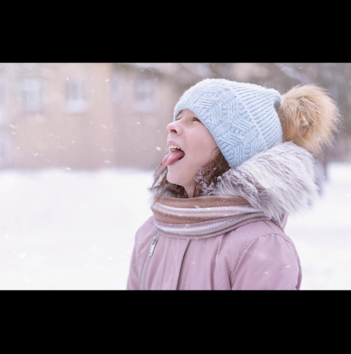 Не ловете снежинките с уста! Ето какви болести можете да хванете от снега: