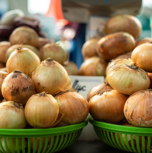 Лукът не обича хладилника: Ето къде бабите са го съхранявали, за да издържи два пъти по-дълго