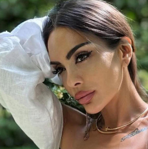 Дъщерята на Лияна вече прекали, изглежда по-възрастна и от майка си! /СНИМКИ/