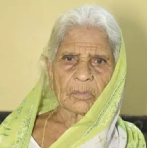 103-годишна жена възкръсна точно когато трябваше да я погребват-Всичко живо се стича в селото да я види