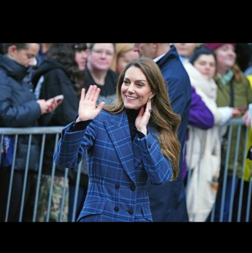 Винаги там, но в сянка, облечена идентично с принцесата: Коя е жената до Кейт, която напълно копира нейния стил?