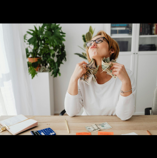 Парите ще продължат да прииждат, а кариерата им ще процъфтява: 6 знака, които ще бъдат най-щастливи през 2026 г.