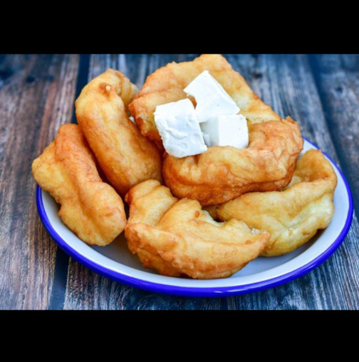 Замесвам ги точно за 5 минути: Най-бързите Мекици-душици с кисело мляко, пухкави и вълшебно меки