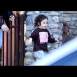 Бащата на това очарователно момче (2) е на 85 г: Актьорът-легенда трябваше да направи ДНК тест, за да докаже публично, че детето е негово