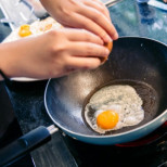 Опитни готвачи разрешиха дилемата с най-вкусните яйца-Как стават най-вкусни-С олио или масло