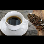 Вместо захар - черен пипер в кафето! Простият трик, който променя и вкуса, и тялото ви: