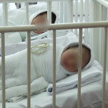 На смъртния си одър акушерка признава, че е разменила деца и ето какво се случва по-късно 