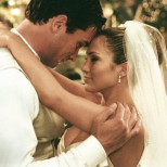 Тя беше омъжена 4 пъти и сгодена 6 пъти: Най-красивата жена все още твърди, че никой не може да я обича