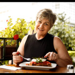 При жени над 50 години триглицеридите ПОЛУДЯВАТ от ТАЗИ храна: Този вид вечеря има пагубен ефект върху телесните мазнини