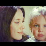 Хората мислят, че Анджелина Джоли е най-красивата жена, докато не видят майка ѝ.