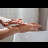 Как да се погрижите за кожата на ръцете си през всеки сезон