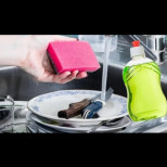 Не вярвах, докато не опитах: Този трик превръща 1 опаковка препарат за съдове в 2! По-евтино, по-ефективно: