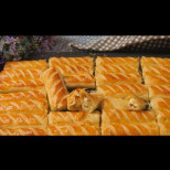 Хрупкави сиренки без мая: Меки като памук, а отвътре ви чака вкусна плънка! Разкошна закуска: