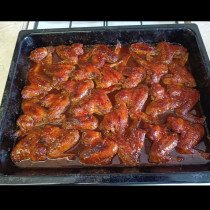 Пилешки крилца, печени в мед! Няма по-вкусно нещо, а рецептата е елементарна: