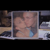 Обича една жена цял живот, отгледа дъщеря и след това осинови всички деца на бившата си! Историята на Еминем