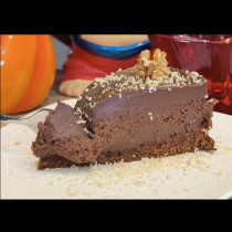 Ябълки, шоколад и малко орехи: Перфектната зимна торта, всяка хапка е райска наслада!